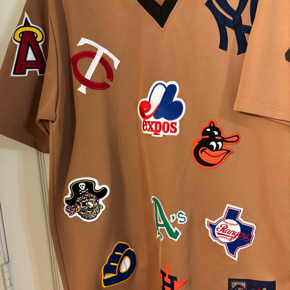 Majestic Cooperstown Men’s Tan Baseball Jersey with Team Logos Retro, Size XL - Picture 3 of 8